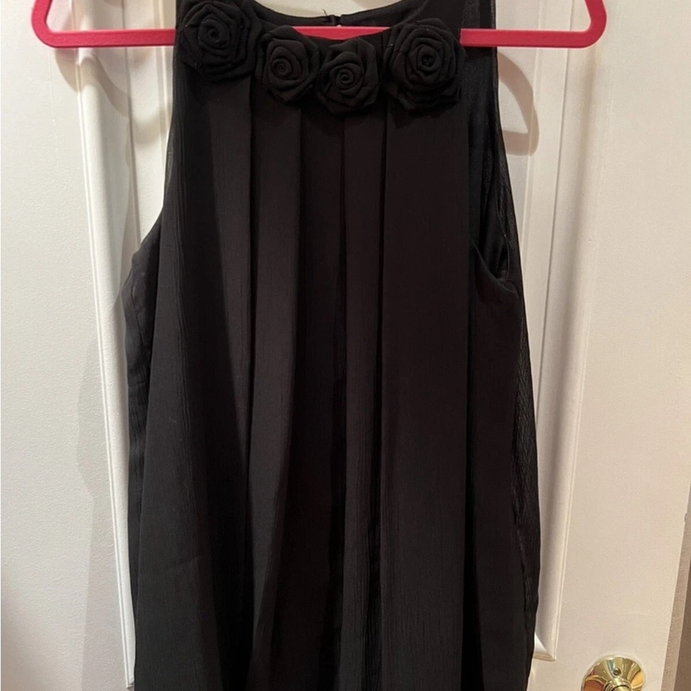 Elegant Black Sleeveless Dress with Floral Detail